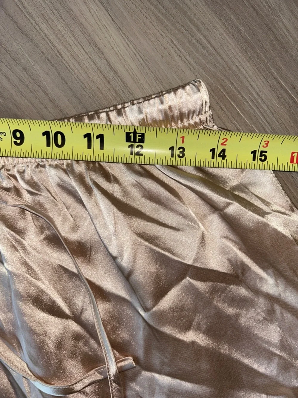 Ekouaer Satin Pajama Set M Champagne NWT LS Lounge Sleepwear Sheen Glam Relax